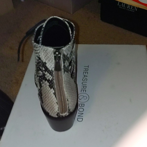 Boots - Picture 3 of 4